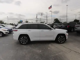Jeep Grand Cherokee 2022 4x4 Overland 4dr SUV (midyear release)