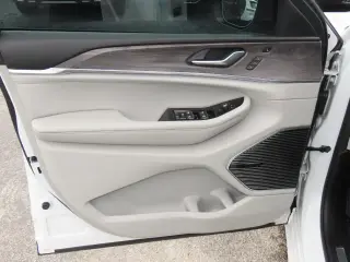 Jeep Grand Cherokee 2022 4x4 Overland 4dr SUV (midyear release)