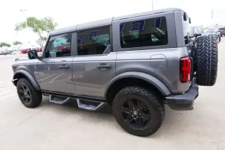 Ford Bronco 2023 4x4 Black Diamond 4dr SUV