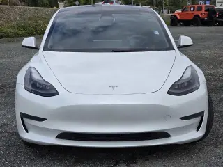 Tesla Model 3 2023 4dr Sedan