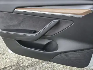 Tesla Model 3 2023 4dr Sedan