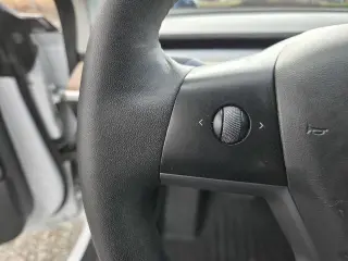 Tesla Model 3 2023 4dr Sedan
