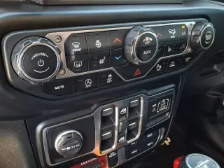 Jeep Gladiator 2022 4x4 Mojave 4dr Crew Cab 5.0 ft. SB