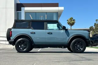 Ford Bronco 2022 4x4 Black Diamond 4dr SUV