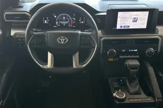 Toyota Tacoma 2024 4x4 SR5 4dr Double Cab 5.0 ft SB