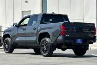 Toyota Tacoma 2024 4x4 SR5 4dr Double Cab 5.0 ft SB