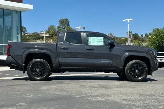 Toyota Tacoma 2024 4x4 SR5 4dr Double Cab 5.0 ft SB