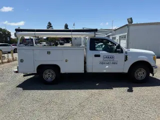 Ford F-250 Super Duty 2017 4x2 XL 2dr Regular Cab 8 ft. LB Pickup