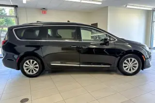 Chrysler Pacifica 2018 Touring L 4dr Mini-Van