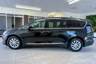 Chrysler Pacifica 2018 Touring L 4dr Mini-Van