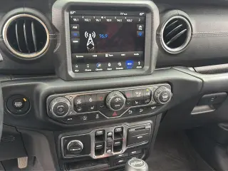 Jeep Wrangler Unlimited 2019 4x4 Sahara 4dr SUV