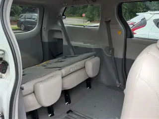 Toyota Sienna 2011 LE 8-Passenger 4dr Mini-Van V6