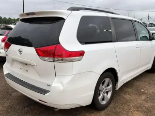 Toyota Sienna 2011 LE 8-Passenger 4dr Mini-Van V6