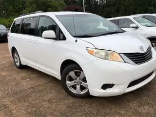 Toyota Sienna 2011 LE 8-Passenger 4dr Mini-Van V6
