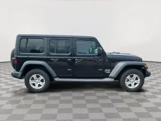 Jeep Wrangler Unlimited 2018 4x4 Sport 4dr SUV (midyear release)