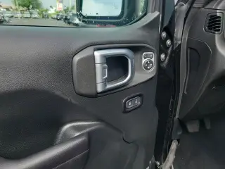 Jeep Wrangler Unlimited 2018 4x4 Sport 4dr SUV (midyear release)