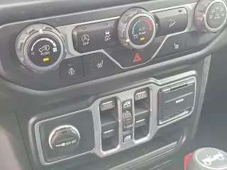 Jeep Wrangler Unlimited 2018 4x4 Sport 4dr SUV (midyear release)