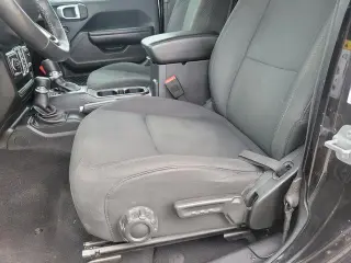 Jeep Wrangler Unlimited 2018 4x4 Sport 4dr SUV (midyear release)