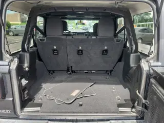 Jeep Wrangler Unlimited 2018 4x4 Sport 4dr SUV (midyear release)