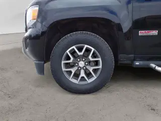 GMC Canyon 2017 4x4 SLE 4dr Crew Cab 5 ft. SB