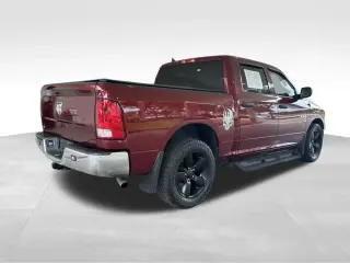 Ram 1500 Classic 2019 4x2 Tradesman 4dr Crew Cab 5.5 ft. SB Pickup