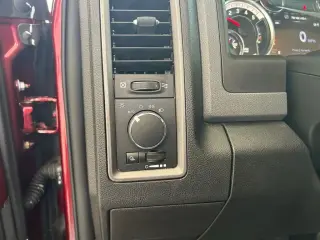 Ram 1500 Classic 2019 4x2 Tradesman 4dr Crew Cab 5.5 ft. SB Pickup