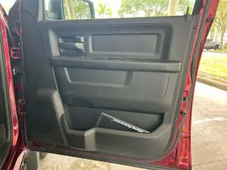 Ram 1500 Classic 2019 4x2 Tradesman 4dr Crew Cab 5.5 ft. SB Pickup