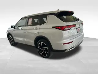 Mitsubishi Outlander 2023 ES 4dr SUV