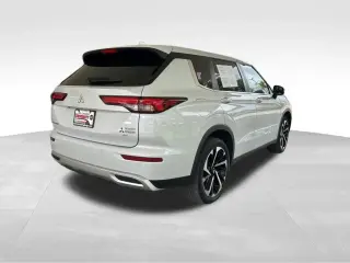 Mitsubishi Outlander 2023 ES 4dr SUV