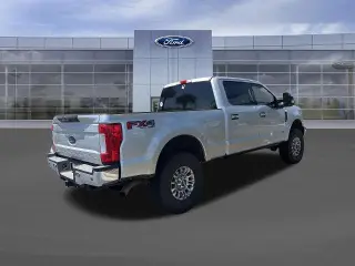 Ford F-250 Super Duty 2017 4x4 XLT 4dr Crew Cab 8 ft. LB Pickup