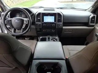 Ford F-150 2017 4x4 XLT 4dr SuperCrew 5.5 ft. SB