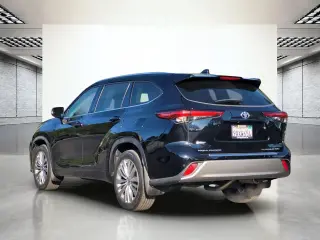 Toyota Highlander 2022 AWD Platinum 4dr SUV