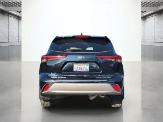Toyota Highlander 2022 AWD Platinum 4dr SUV