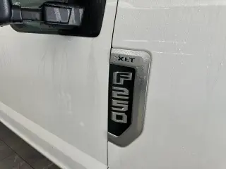 Ford F-250 Super Duty 2018 4x4 XLT 4dr Crew Cab 6.8 ft. SB Pickup