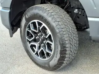 Ford F-150 2023 4x4 XLT 4dr SuperCrew 5.5 ft. SB