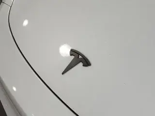 Tesla Model Y 2023 AWD Long Range 4dr Crossover