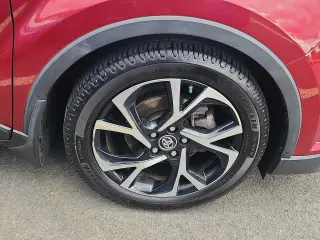 Toyota C-HR 2018 XLE Premium 4dr Crossover