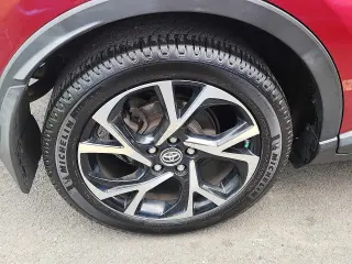 Toyota C-HR 2018 XLE Premium 4dr Crossover