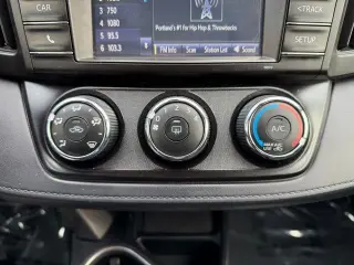 Toyota RAV4 2017 AWD LE 4dr SUV