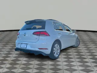 2018 Volkswagen Golf TSI SE