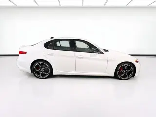 Alfa Romeo Giulia 2023 Veloce 4dr Sedan