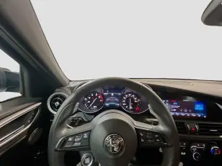 Alfa Romeo Giulia 2023 Veloce 4dr Sedan