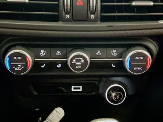 Alfa Romeo Giulia 2023 Veloce 4dr Sedan
