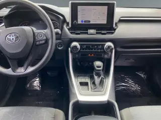 Toyota RAV4 2025 XLE 4dr SUV