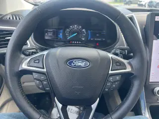 Ford Edge 2023 AWD Titanium 4dr Crossover