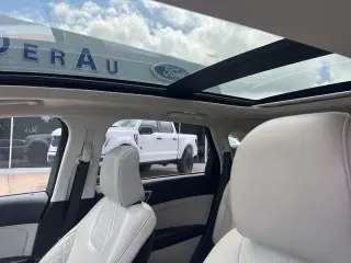 Ford Edge 2023 AWD Titanium 4dr Crossover