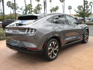 Ford Mustang Mach-E 2023 Premium 4dr SUV
