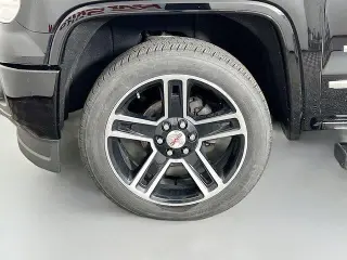 GMC Sierra 1500 2015 4x4 Denali 4dr Crew Cab 5.8 ft. SB