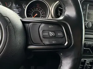 Jeep Wrangler Unlimited 2018 4x4 Sport 4dr SUV (midyear release)