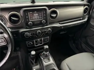 Jeep Wrangler Unlimited 2018 4x4 Sport 4dr SUV (midyear release)